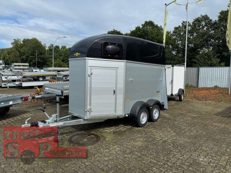 Horse trailer 1